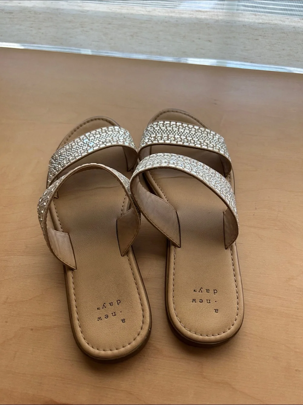 N/A tan silver